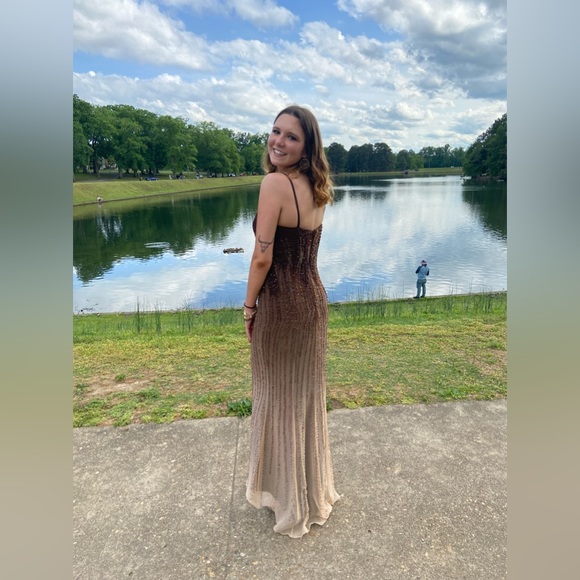 Meet your Posher, Caitlin - Picture 1 of 1